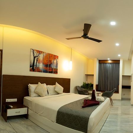 Miracle Hotel And Resorts Кожикоде Экстерьер фото