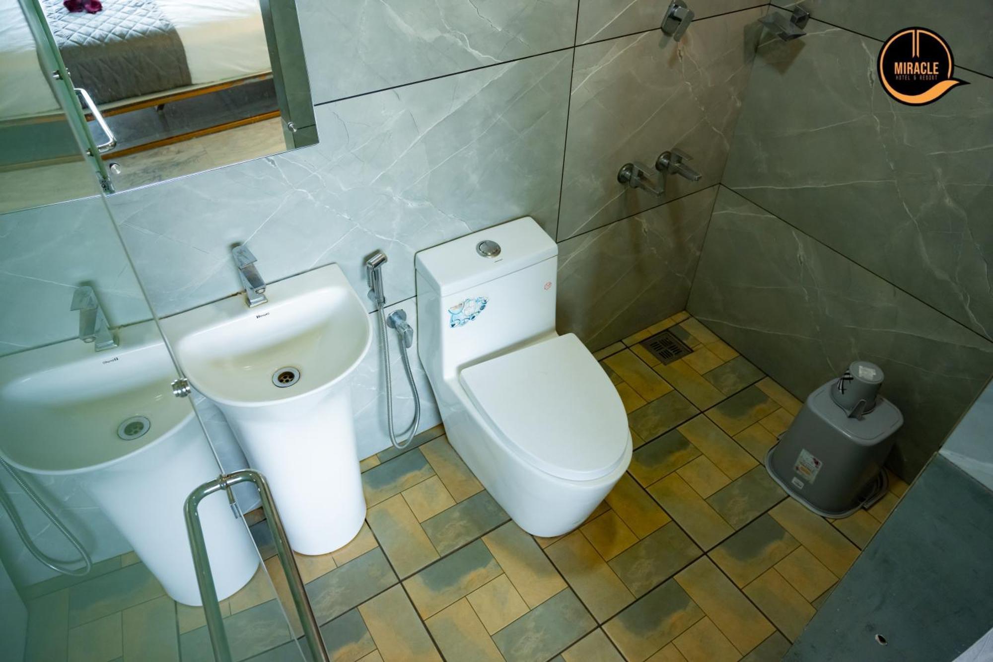 Miracle Hotel And Resorts Кожикоде Номер фото